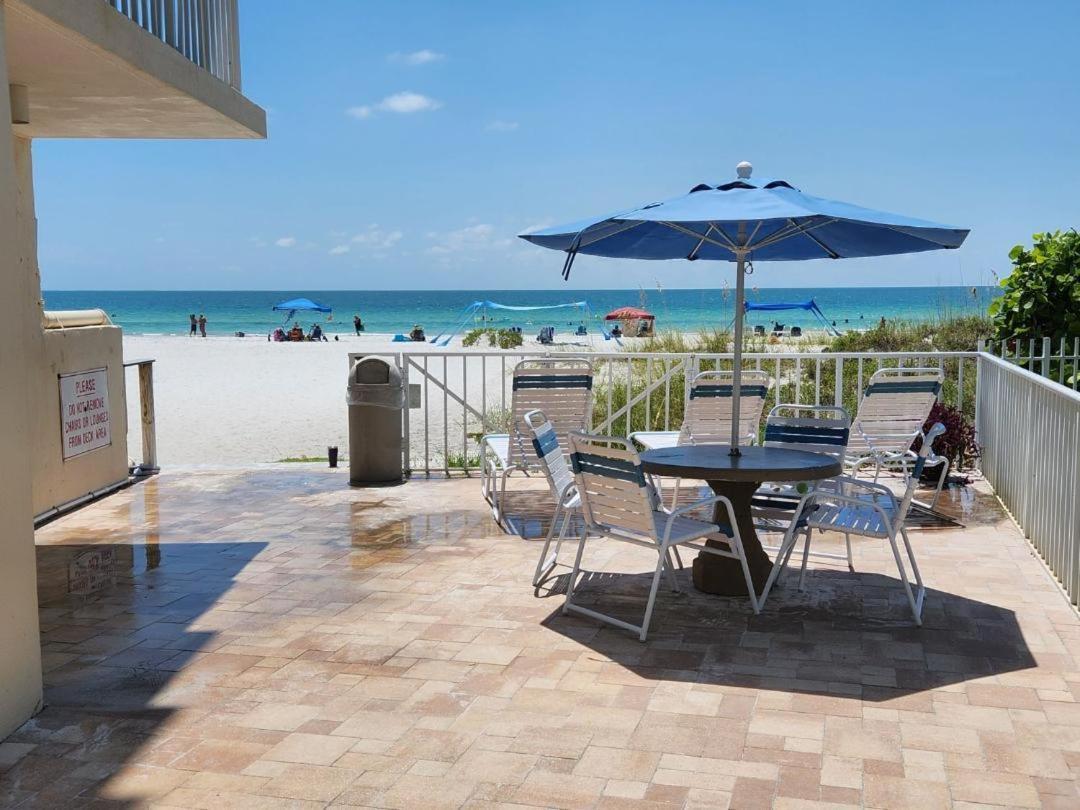 Holiday Villas II ON THE BEACH w/Intercoastal View Clearwater Beach Exterior foto